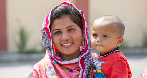 Bushra, a mum in Pakistan, holding her baby